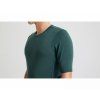 64123 361 APP ADV JERSEY SS MEN FSTGRN DETAIL1