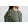 64023 000 APP TRAIL AIR JERSEY SS MEN OAKGRN DETAIL1